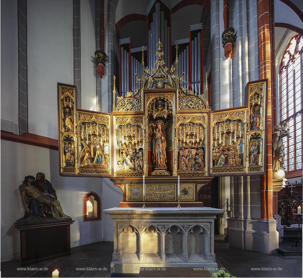 Kranenburg, Pfarrkirche St. Peter und Paul, Blick auf den Marienaltar; Kranenburg, parish church St. Peter und Paul, view to the altar Marienaltar.