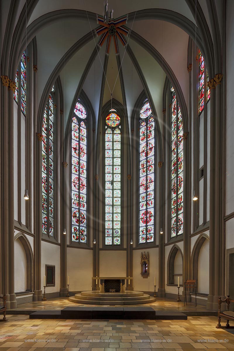 Moenchengladbach, Muenster St. Vitus, Blick  zum Chor; Moenchengladbach, minster St. Vitus, view to the chancel.