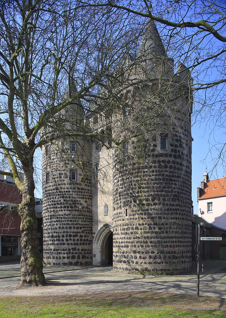 Neuss, das Obertor ist das letzte erhaltene Stadttor in Neuss; Obertor middle ages citiygate