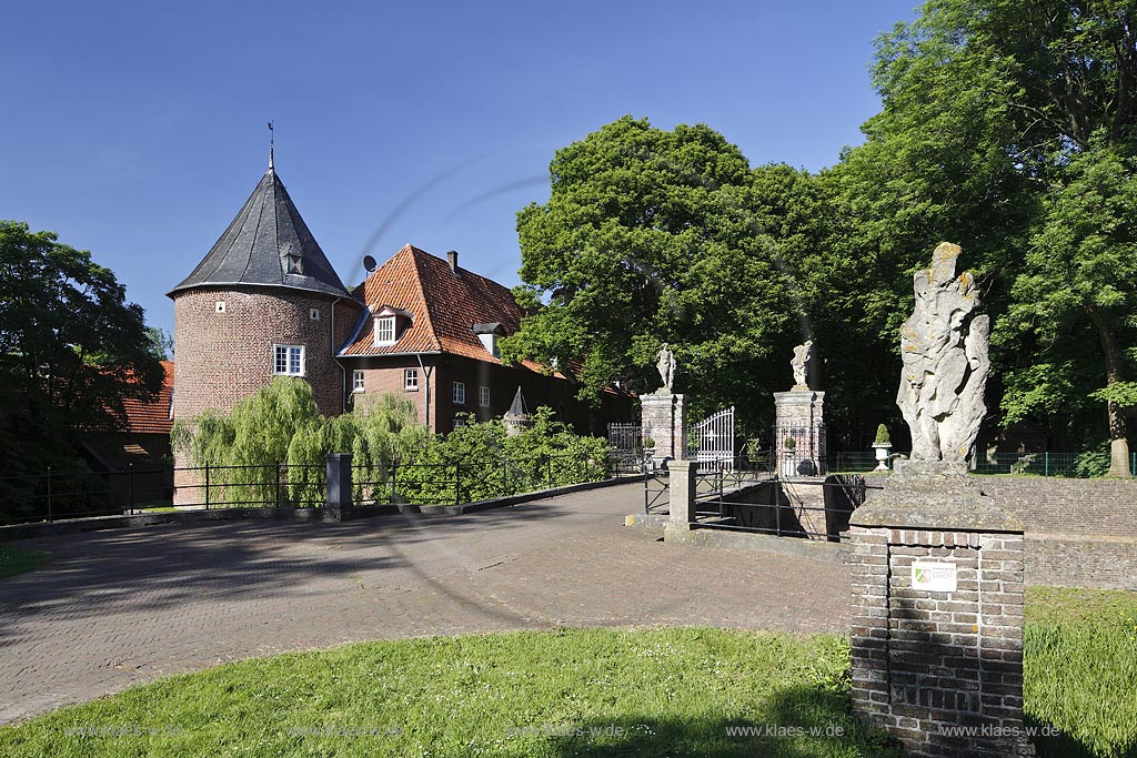Rees-Bienen, Wasserschloss Schloss Hueth; Rees-Bienen, moated castle Schloss Hueth.
