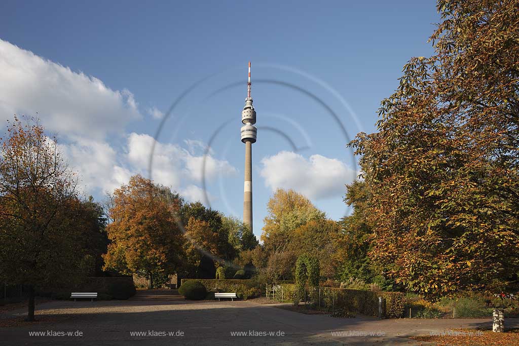 Dortmund Westfalenpark  Fernmeldeturm Florianturm und Herbstlandschaft; Westphalian Park with telecommmunications tower named Florian in autumn landscape