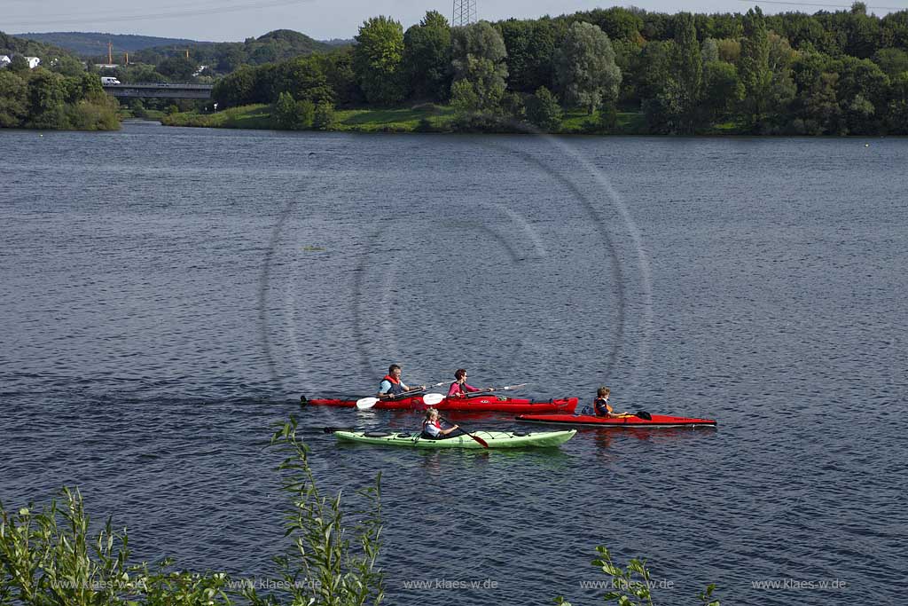 Witten heveney, Kemander See mit Kanufahrern, Kanuten, zwei Kanus;  Witten Hevey lake Kemnade with two canoe