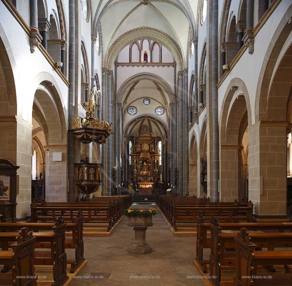 Essen Werden, ehemalige Abteikirche Sankt Ludgerus, Blick in den Chor mit Barock Hochaltar und Kanzel; Ancient abbey church St. Ludgerus with baroque high altar 