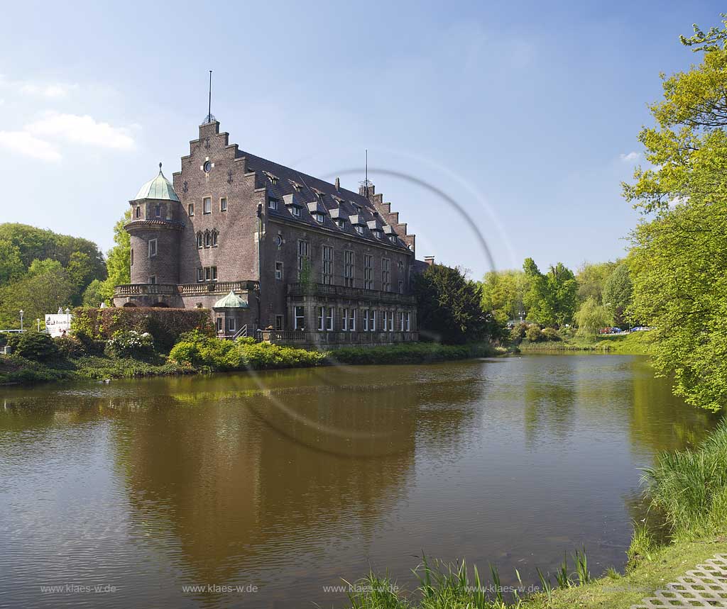 Gladbeck, Wasserschloss Wittringen mit Spiegelbild; Moated castle Wittringen with mirror image