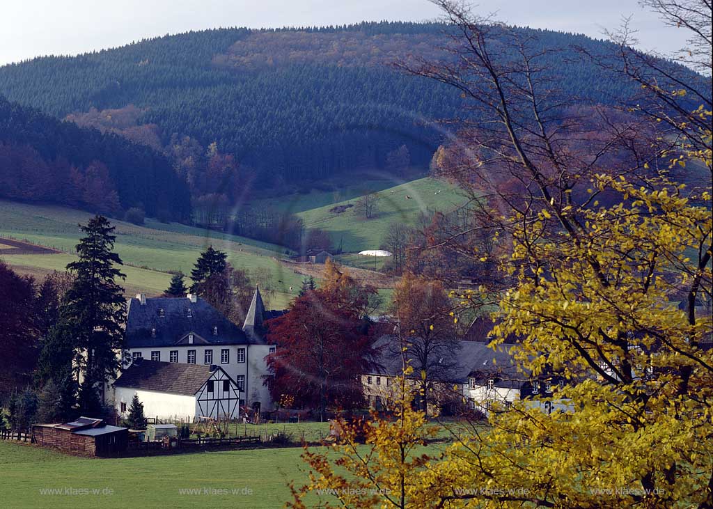 Eslohe, Obersalwey, Hochsauerlandkreis, Blick auf Schloss und Landschaft,  Sauerland