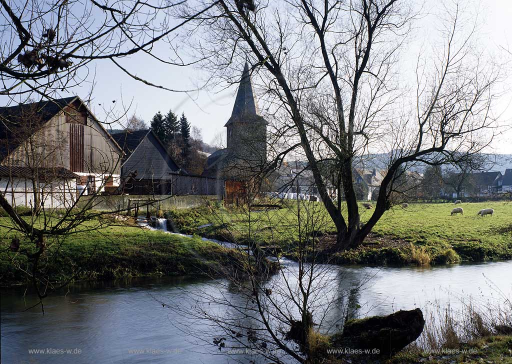 Eslohe, Wenholthausen, Blick auf Wenne und Ort, Sauerland