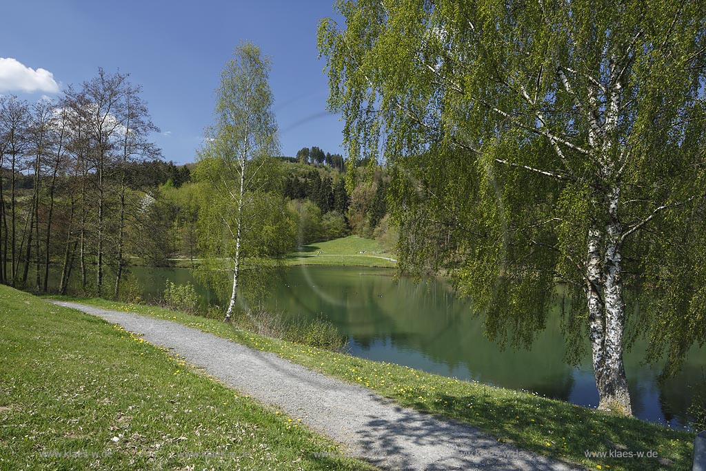 Eslohe, Esmecke-Stausee (auch Stauanlage Wenholthausen oder Einbergsee), Blick Richtung Staudamm; Eslohe, barrier lake Esmecke-Stausee in spring.