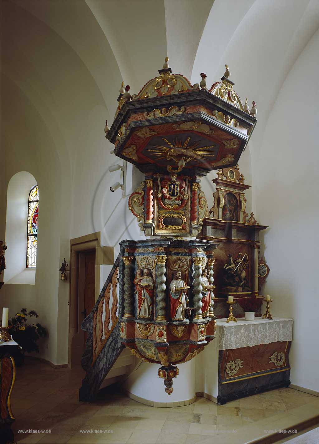 Finnentrop, Kreis Olpe, Schlipruethen, Pfarrkirche St. Georg, Blick auf Kanzel, Sauerland