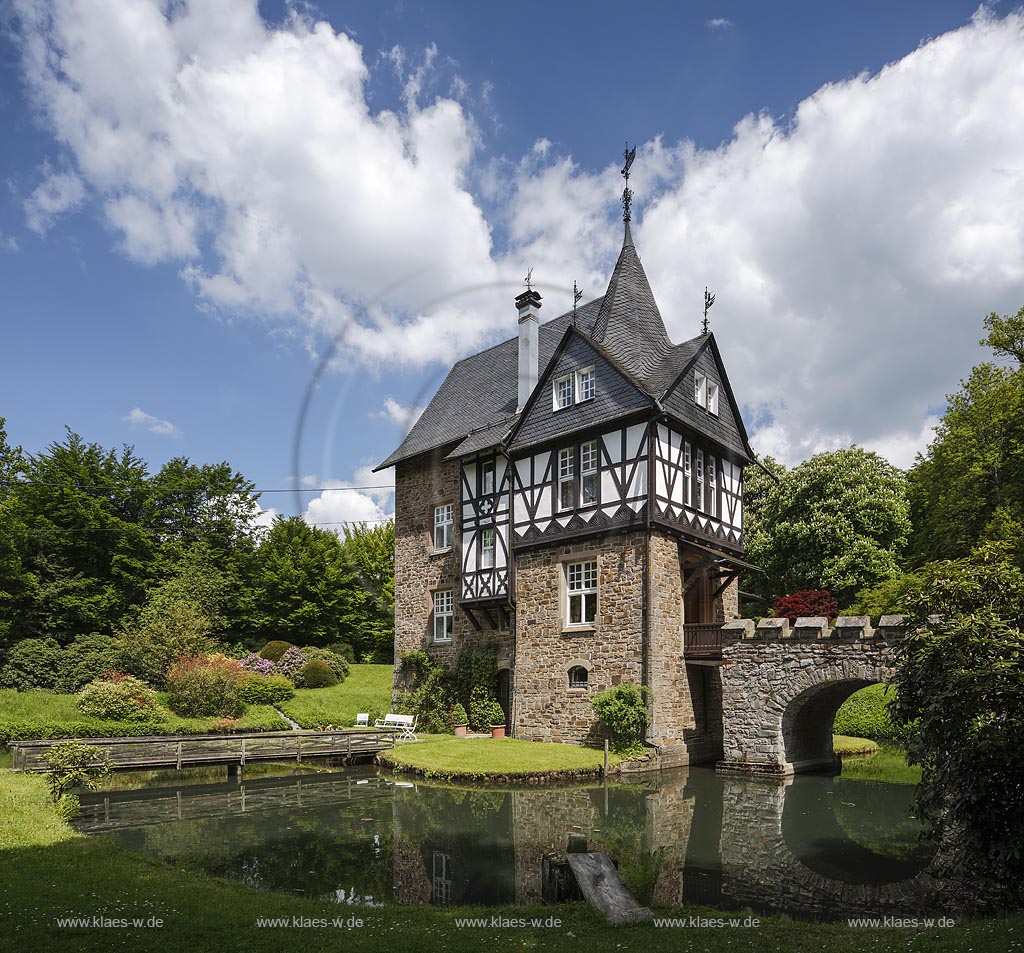 Meinerzhagen, Schloss Badinghagen, der alte Rittersitz Badinghagen, ist ein Wasserschloss; Meinerzhagen, moated castle Badinghagen.