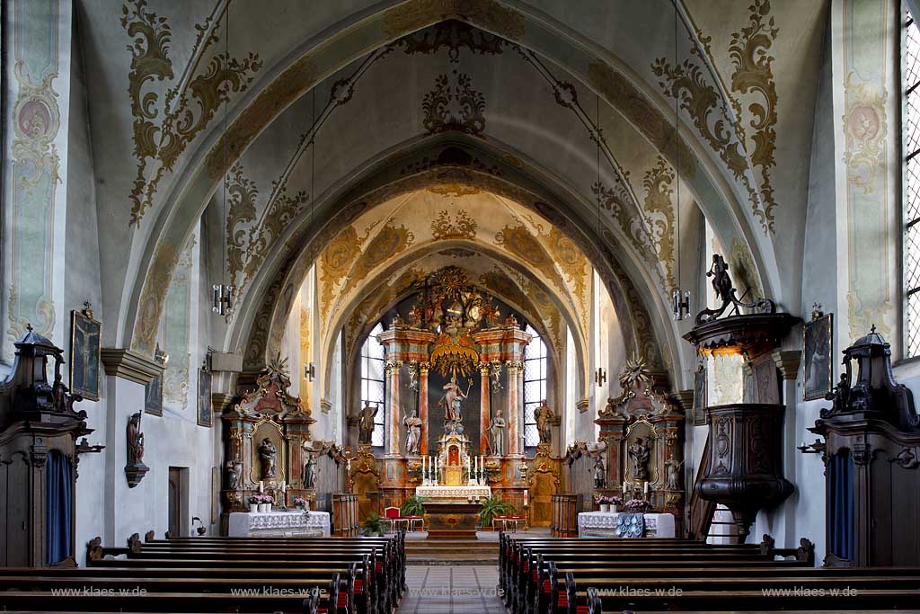 Meschede, Remsblinghausen, Pfarrkirche Sankt Jakobus, innen mit Altar und Kanzel