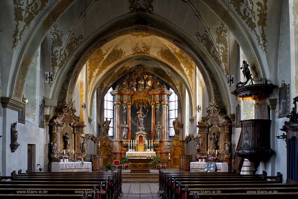 Meschede, Remsblinghausen, Pfarrkirche Sankt Jakobus, innen mit Altar und Kanzel