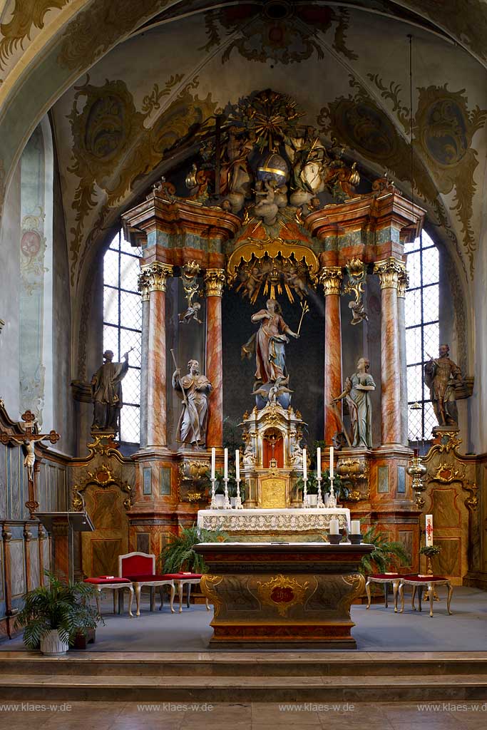 Meschede, Remsblinghausen, Pfarrkirche Sankt Jakobus, innen mit Altar 