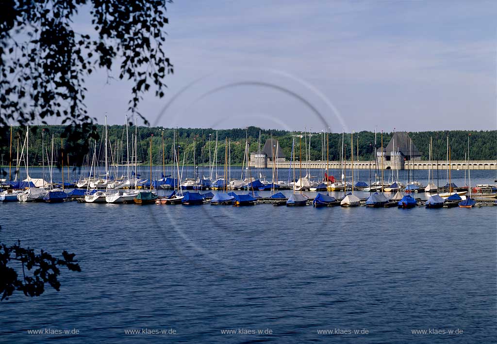 Mhnesee, Moehnesee, Delecke, Kreis Soest, Blick auf See, Boote, Staumauer, Sauerland