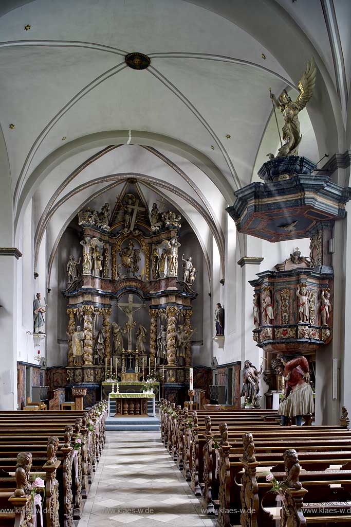 Moehnesee, Mhnesee, Koerbecke, Krbecke, Kreis Soest, Blick in barocke St. Pankratius Kirche, Sauerland