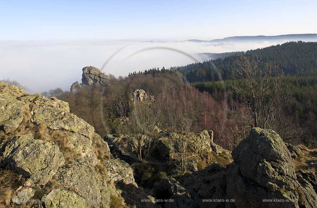 Olsberg, Bruchhausen, Sauerland, Bruchhauser Steine, Blick vom Felstein am Rothaatsteig, Fernwanderweg, Nebel