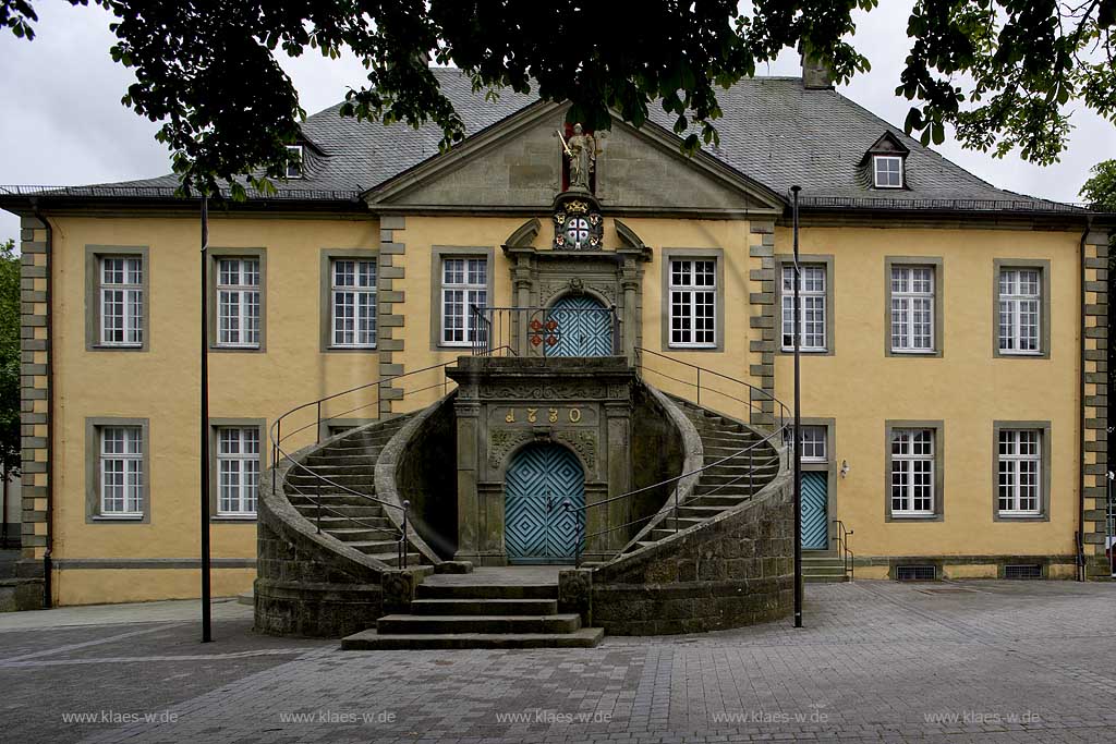 Ruethen, Rthen, Kreis Soest, Blick auf altes Rathaus, Sauerland