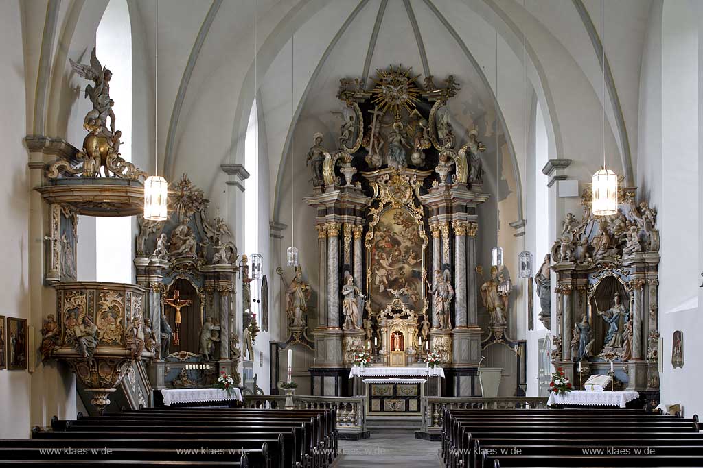 Rthen, Ruethen, Altenrthen, Altenruethen, Kreis Soest, Blick in Pfarrkirche St. Gervasius und Protasius, Sauerland