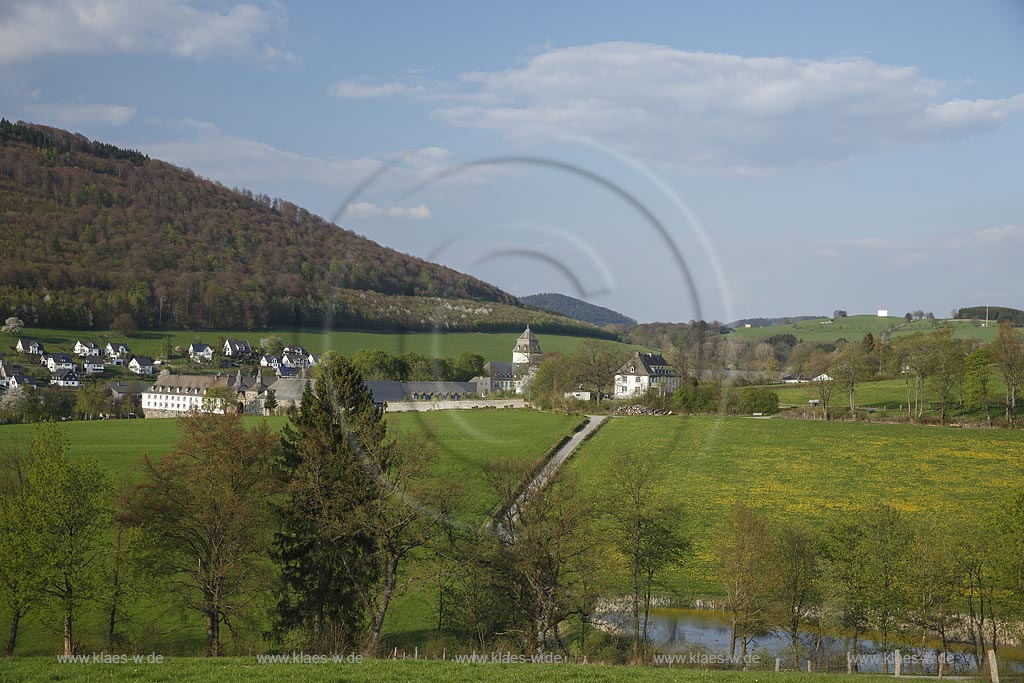 Schmallenberg Grafschaft, Blick zum Kloster Grafschaft in Fruehlingslandschaft; Schmallenberg Grafschaft, view to abbey Kloster Grafschaft within springtime landscape.