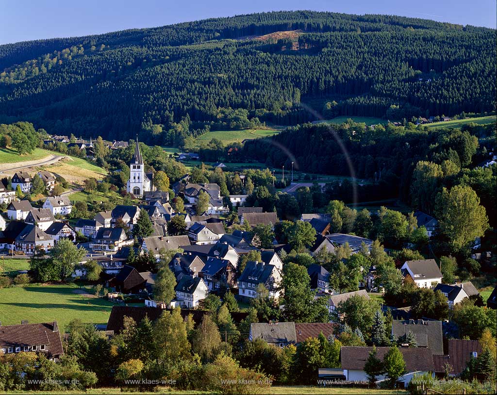 Schmallenberg, Fleckenberg, Hochsauerlandkreis, Blick auf Ort und Landschaft, Sauerland