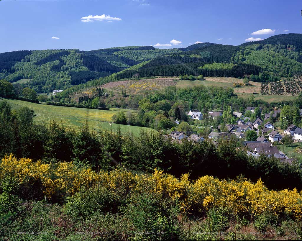 Schmallenberg, Lenne, Blick auf Ort und Landschaft, Sauerland