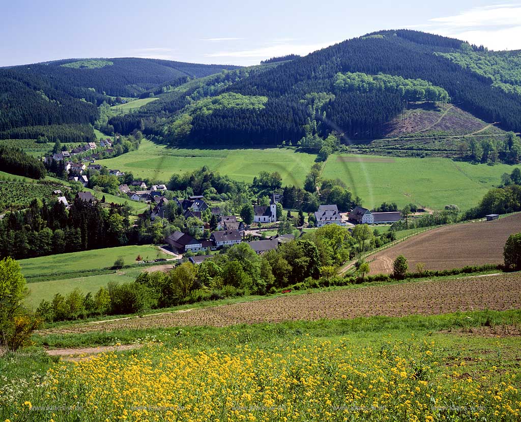 Schmallenberg, Lenne, Hochsauerlandkreis, Blick auf Ort und Landschaft, Sauerland