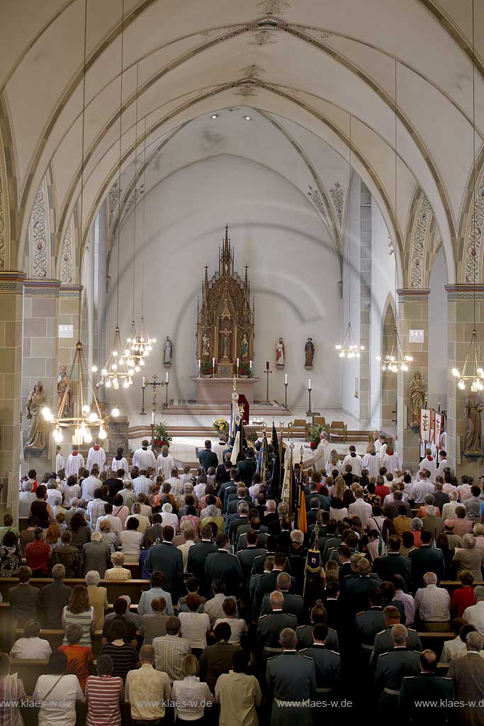 Sundern, Hochsauerlandkreis, Fronleinnam, Prozession in St. Johannes Kirche, Sauerland