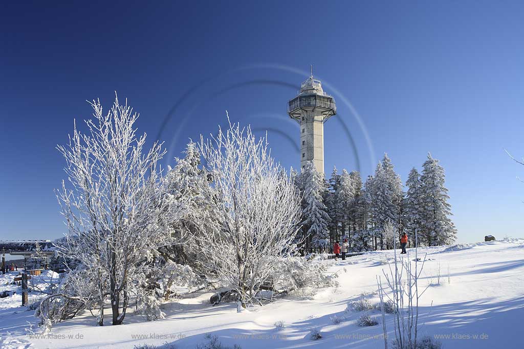 Willingen Upland Ettelsberg Aussichtsturm Heidekopfturm in verschneiter Raureif Winterlandschaft; Ettelsber tower in snow covered frosty winter landscape