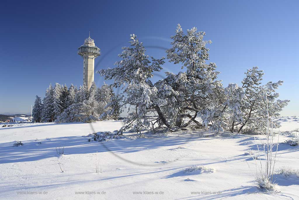 Willingen Upland Ettelsberg Aussichtsturm Heidekopfturm in verschneiter Raureif Winterlandschaft; Ettelsber tower in snow covered frosty winter landscape