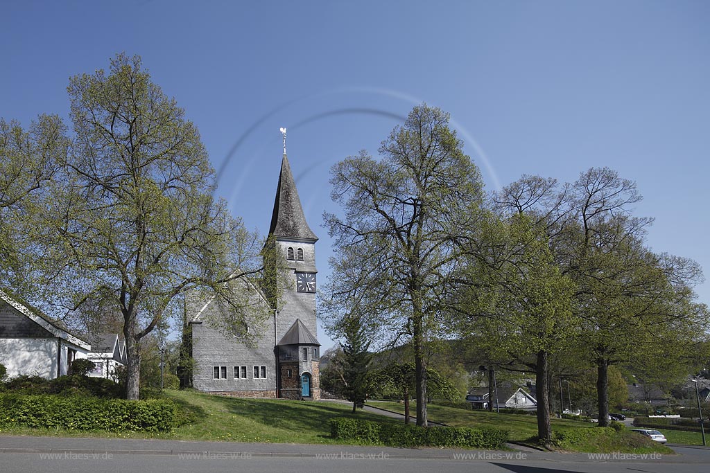 Netphen Deuz, evangelische Kirche im Fruehling; Netphen Deuz, evangelic church in springtime