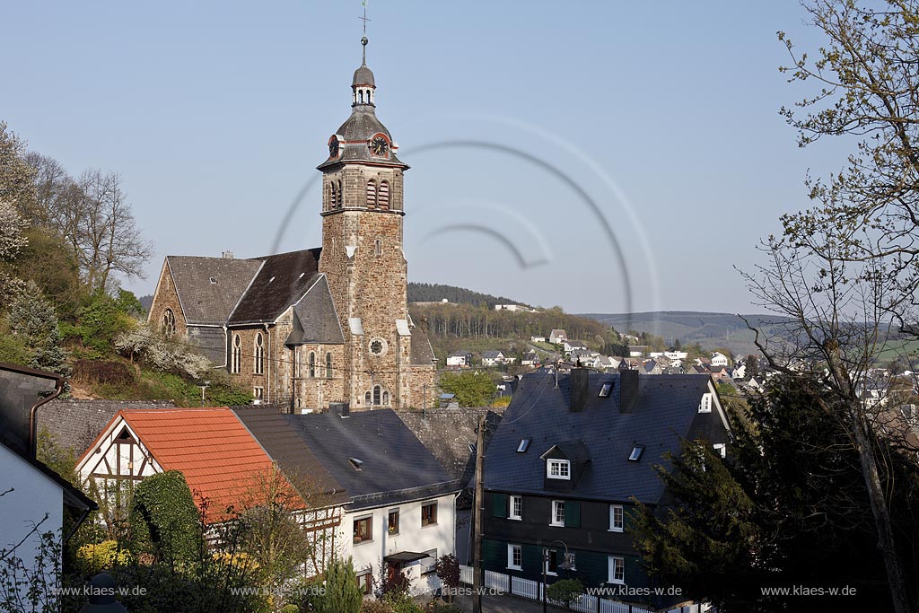 Neunkirchen, Blick zur evangelischen Hauptkirche im alten Ortskern, Altstadt, Abensonne; Neunkichen, view to the evangelic church in the old town of Neunkirchen
