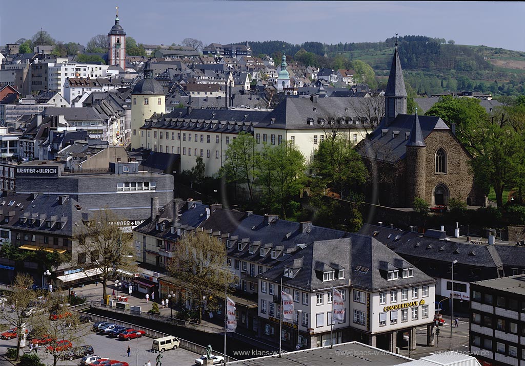 Siegen, Kreis Siegen-Wittgenstein, Siegerland, Blick auf Stadt mit Kirche