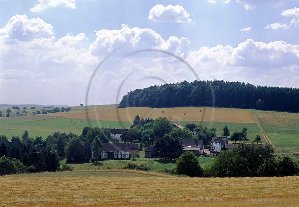 Obererbach, Oberbach, Landkreis Altenkirchen, Westerwald, Blick auf Ortschaft und Landschaft