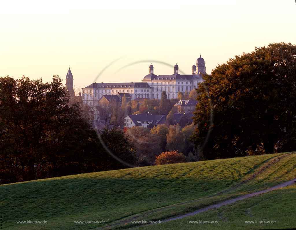 Bensberg, Bergisch Gladbach, Rheinisch-Bergischer Kreis, Blick auf Schloss Bensberg und Landschaft, Grand Hotel, Joachim Wissler