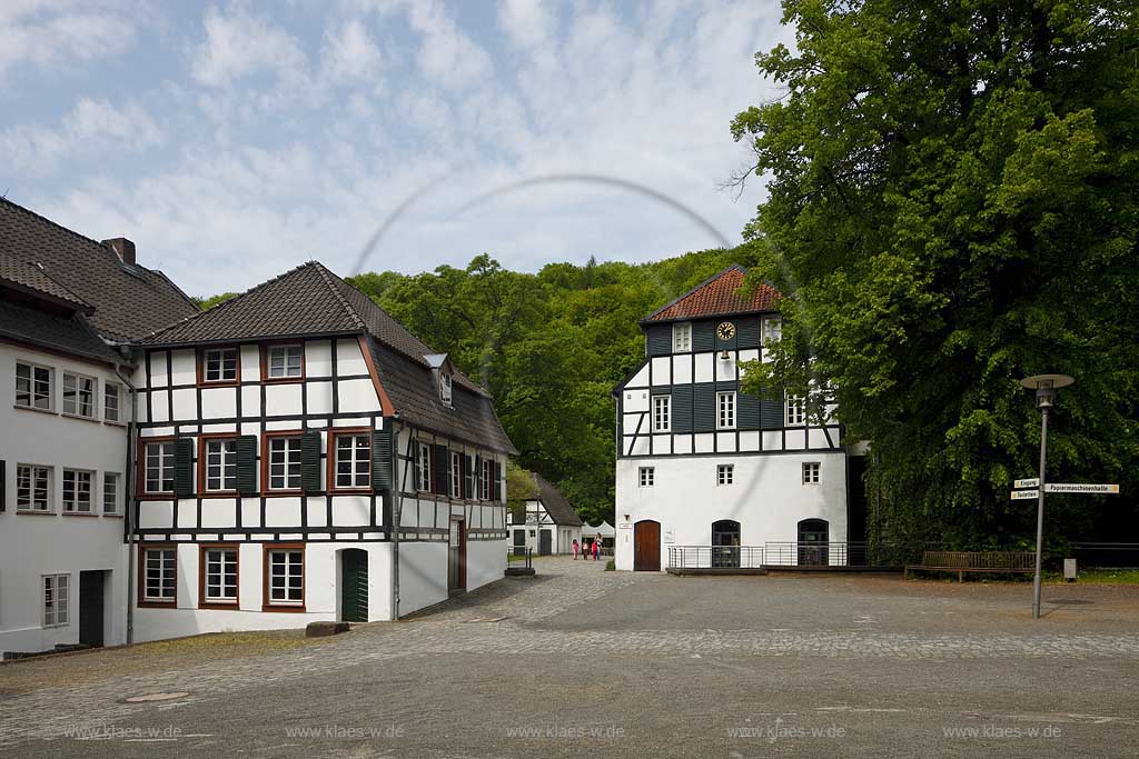 Bergisch Gladbach LVR Industriemuseum Papiermuehle Alte Dombach, Ensemble mit Haus 3 und 4, Papiermuehle links; Rhineland Industrial Museum The Old Dombach paper Mill