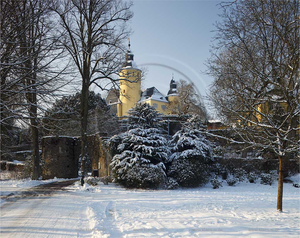 Nuembrecht Schloss Homburg im Winter, verschneit; castle Homburg at winter snow covered