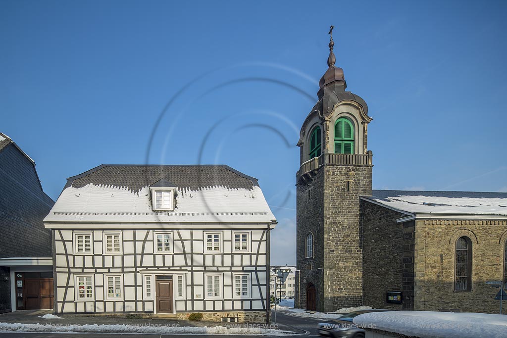 Radevormwald, Evangelisch Lutherische Martini Kirche und Pfarrhaus; radevormwald, evangelical lutheran Martini church and parochial house.
