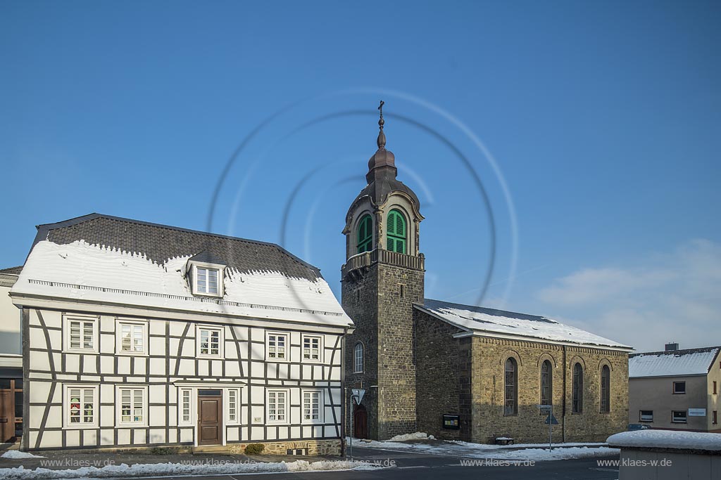 Radevormwald, Evangelisch Lutherische Martini Kirche und Pfarrhaus; radevormwald, evangelical lutheran Martini church and parochial house.
