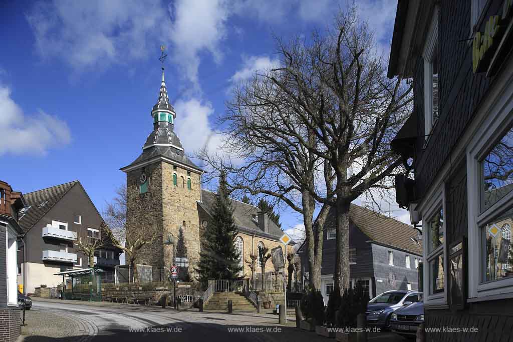 Dhnn, Dhuenn, Wermelskirchen, Rheinisch-Bergischer Kreis, Blick auf Pfarrkirche am Markt