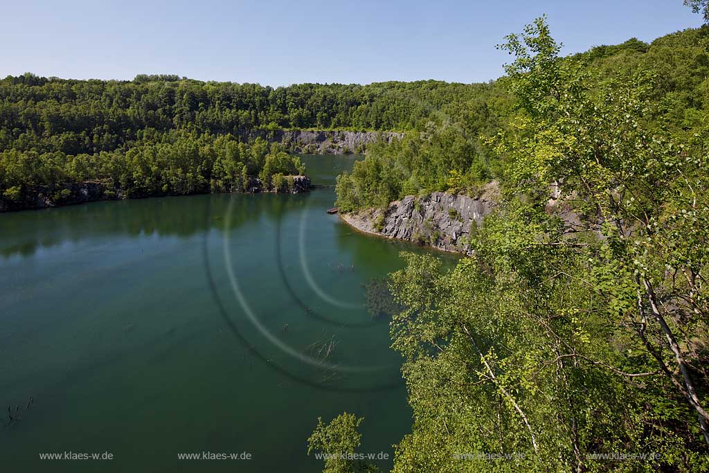 Wuelfrath, Blick auf Kalksee im Kalksteinbruch Schlupkothen; view on a lake of chalk of  the stone quarry Schulpkothen