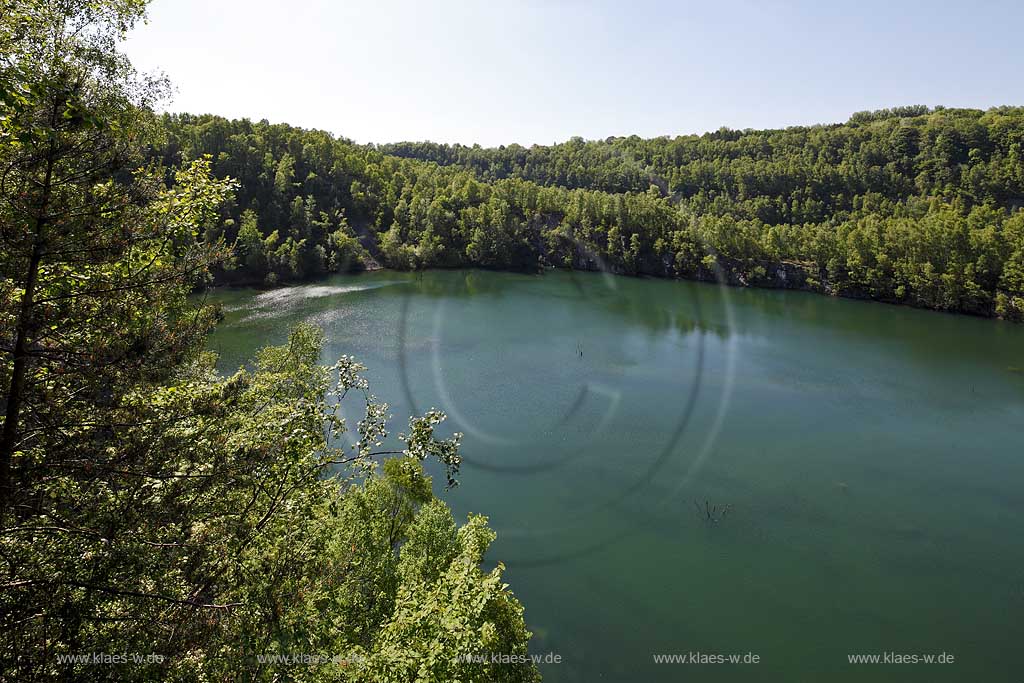 Wuelfrath, Blick auf Kalksee im Kalksteinbruch Schlupkothen; view on a lake of chalk of  the stone quarry Schulpkothen