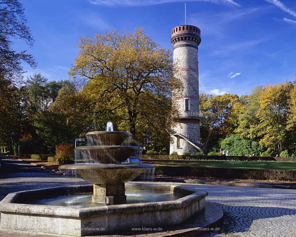 Barmen, Wuppertal, Blick auf Toelleturm, Tölleturm und Springbrunnen im Frueh, Früh Herbst