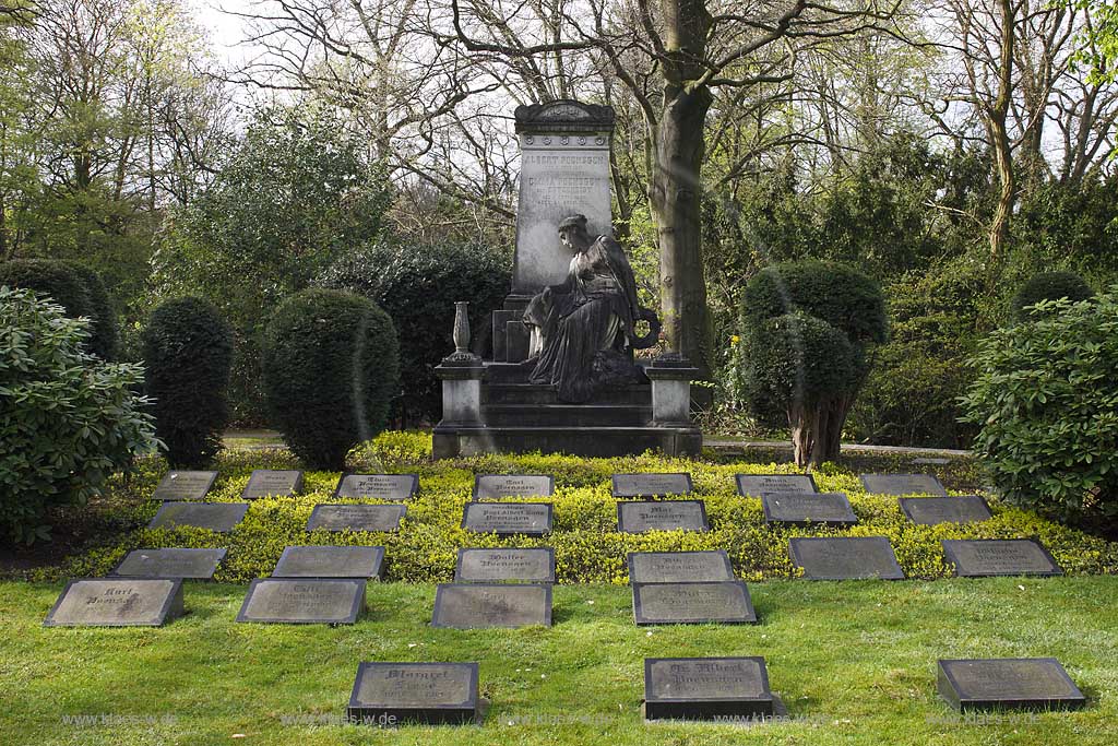 Duesseldorf Derendorf, Nordfriedhof, Familiengrab der Unternehmerfamilie Albert Poensgen; North cemetery family grave  of industrialist family Albert Poensgen