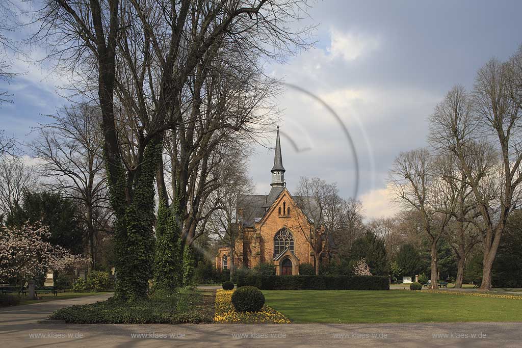 Derendorf, Nordfriedhof, Dsseldorf, Duesseldorf, Niederrhein, Bergisches Land, Blick auf Kapelle in Frhlingsstimmung, Fruehlingsstimmung