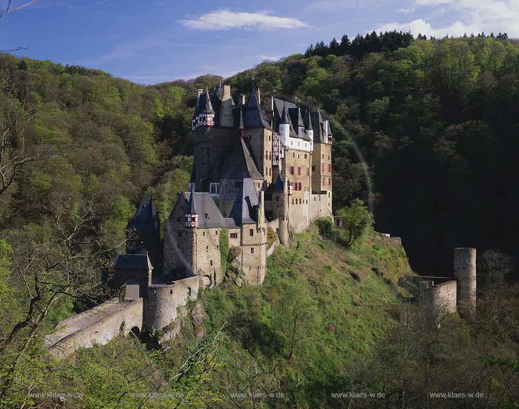 Wierschem, Burg Eltz,Tal der Elz, Mnstermaifeld, Muenstermaifeld, Landkreis Mayen-Koblenz, Eifel, Blick auf Burg Eltz    