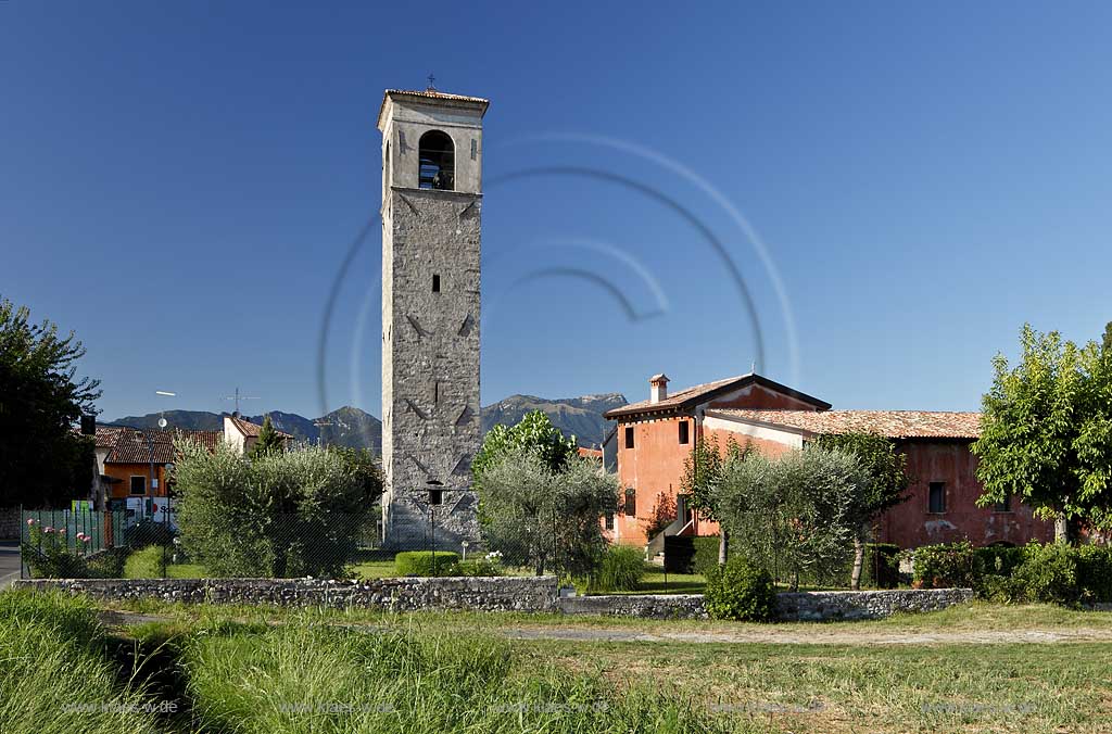 Manerba del Garda, Pieve Veccia, Pfarrkirche Chiesa Santa Maria; Manerba del Garda, Pieve Veccia, parish church St. Maria.