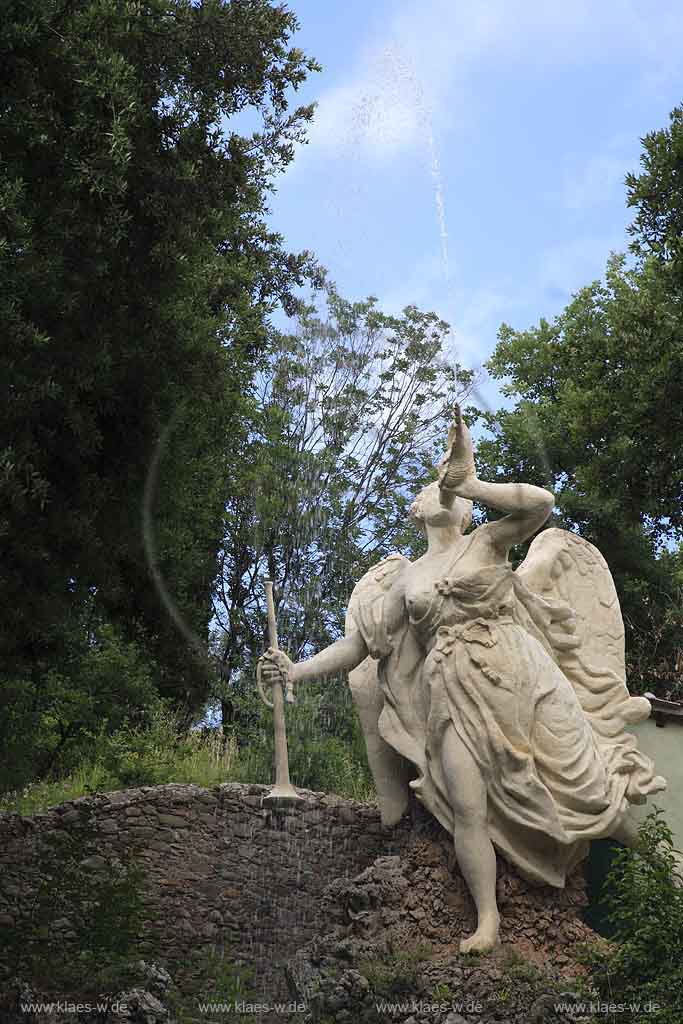 Collodi, Blick auf Statue im Barockgarten, Toskana, Tuscany