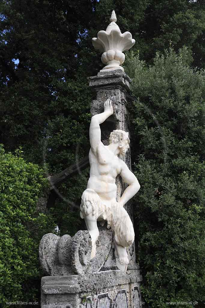 Collodi, Blick auf Statue im Barockgarten, Toskana, Tuscany