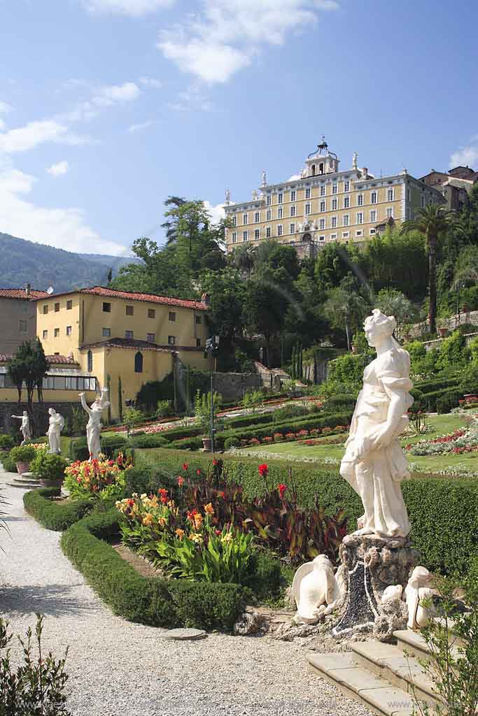 Collodi, Blick auf Statue im Barockgarten, Toskana, Tuscany