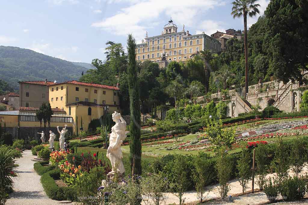 Collodi, Blick auf Statue im Barockgarten, Toskana, Tuscany