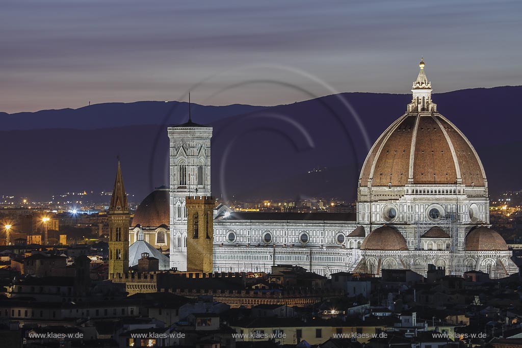 Florenz, Blick auf den Dom zur blauen Stunde; Forenz, view to the cathedral at blue hour.